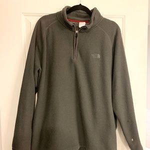 Men’s North Face fleece pullover